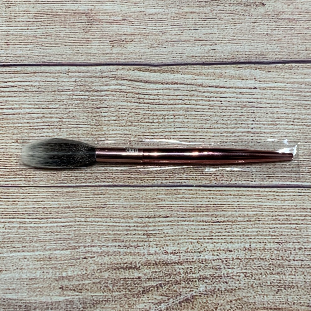 5 for $25 item 🌺 Moda Soft Glow Highlight Brush